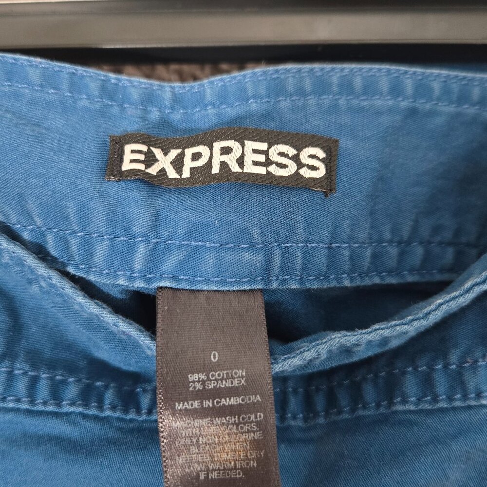 Express Shorts - Picture 3 of 3